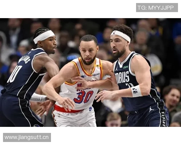 独行侠冲突升级球队内部矛盾爆发球员与教练场边发生激烈争执